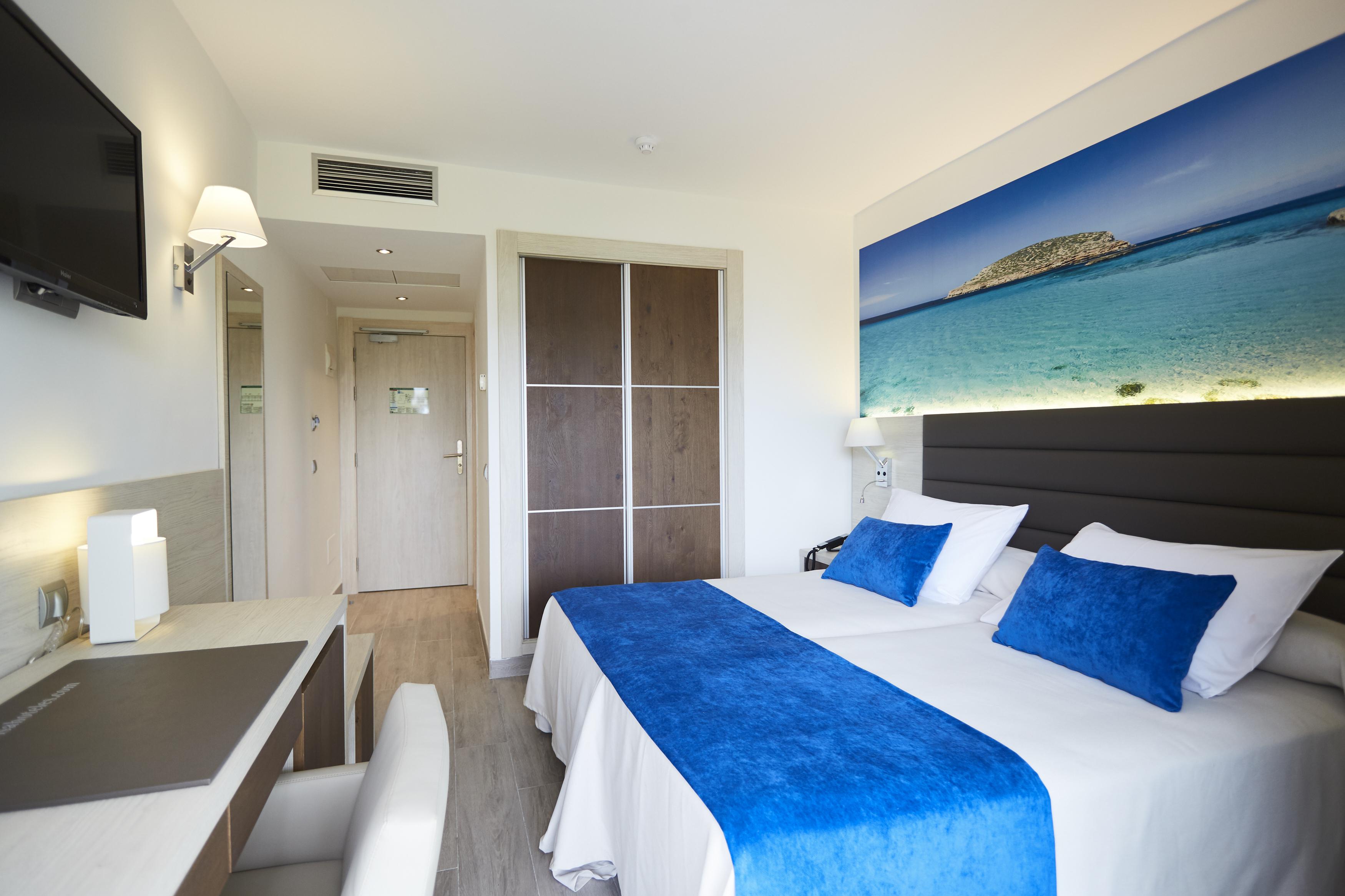 Invisa Hotel Club Cala Blanca Es Figueral Екстер'єр фото