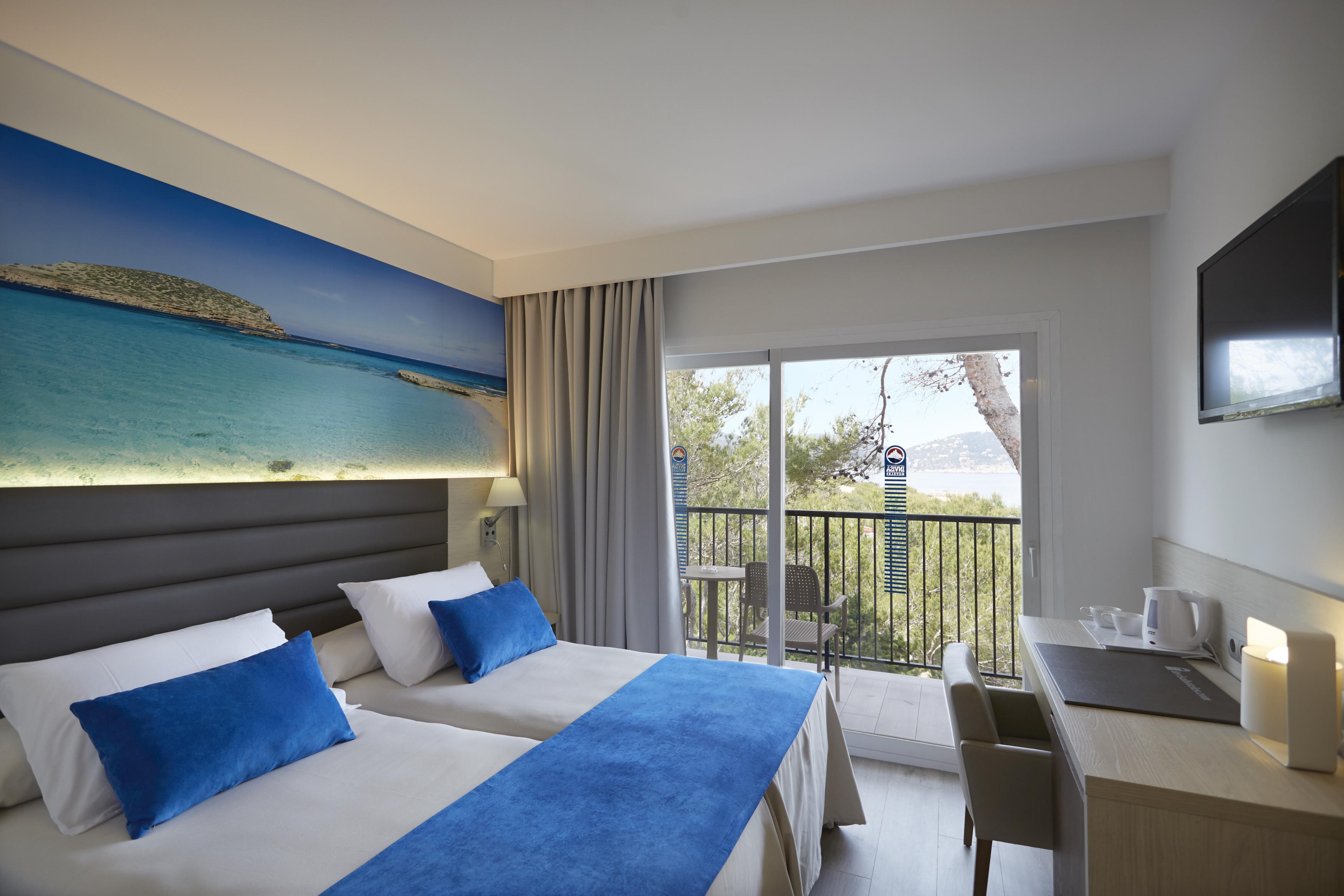 Invisa Hotel Club Cala Blanca Es Figueral Екстер'єр фото