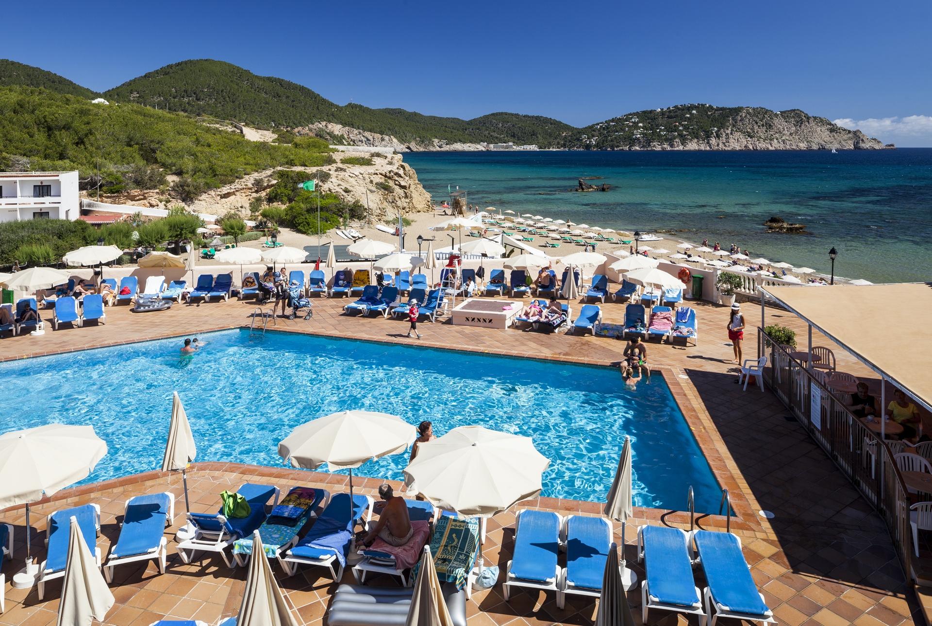 Invisa Hotel Club Cala Blanca Es Figueral Екстер'єр фото