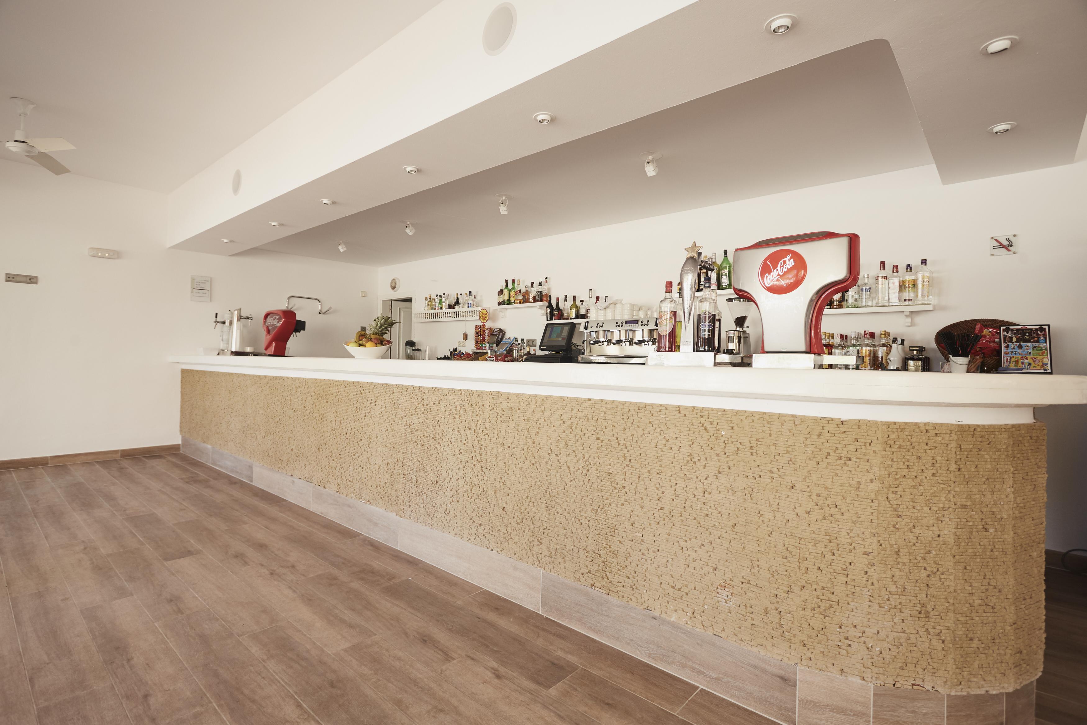 Invisa Hotel Club Cala Blanca Es Figueral Екстер'єр фото