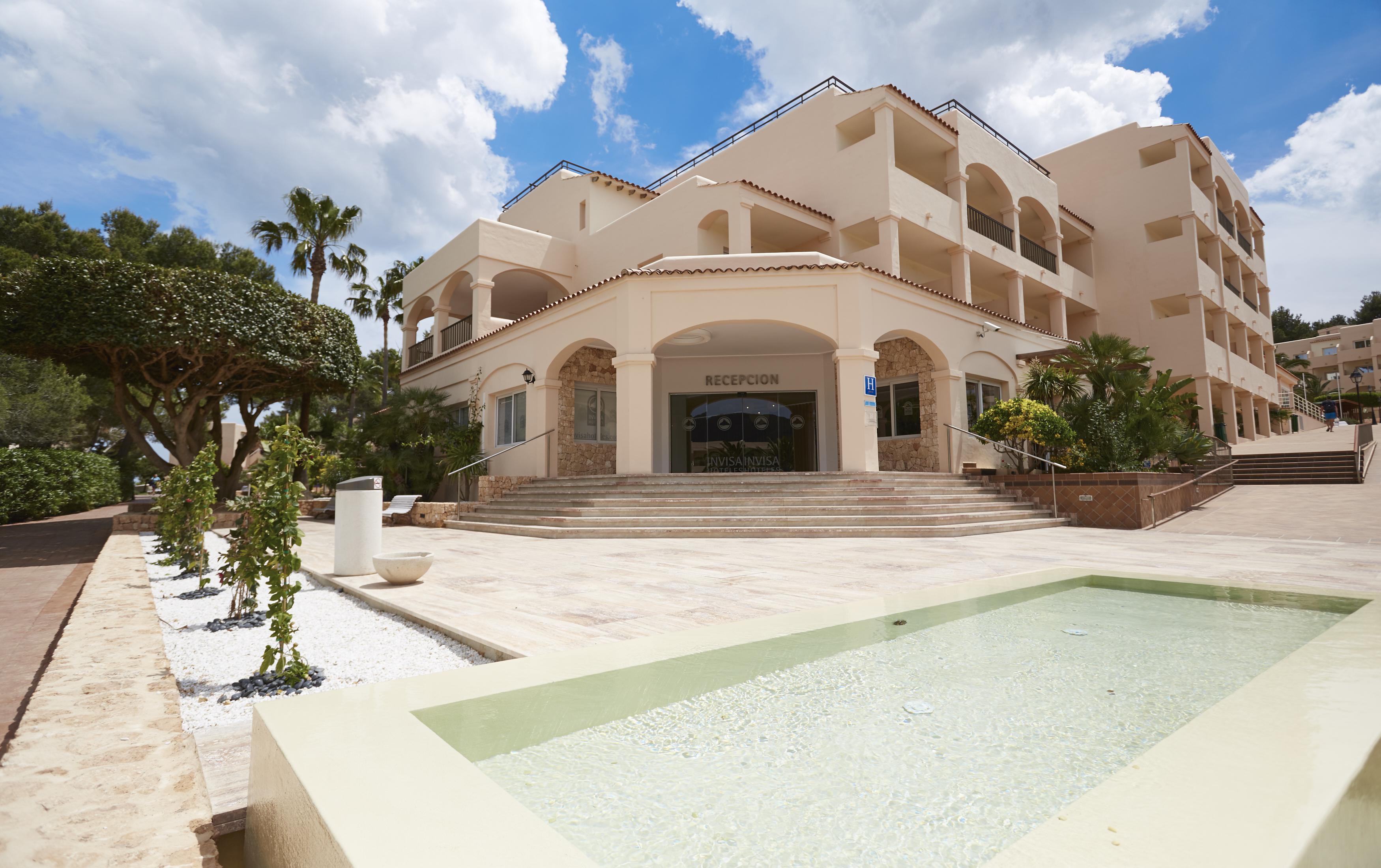Invisa Hotel Club Cala Blanca Es Figueral Екстер'єр фото