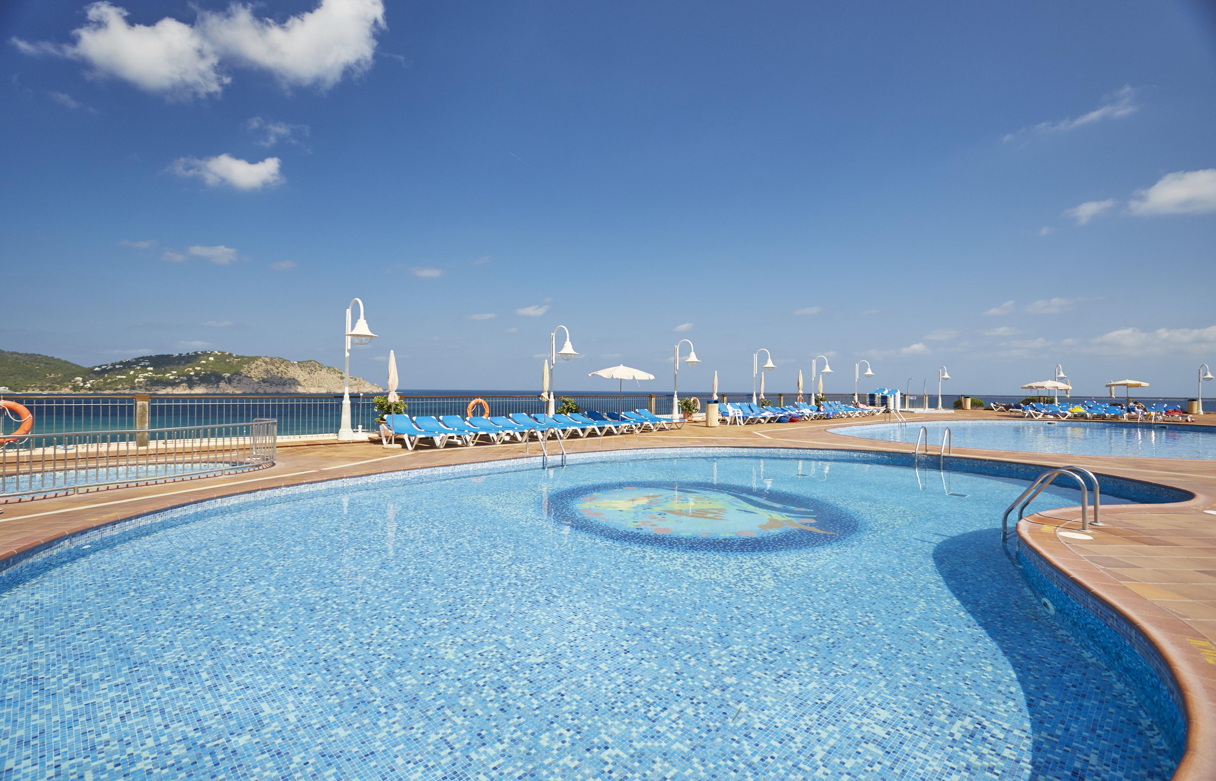 Invisa Hotel Club Cala Blanca Es Figueral Екстер'єр фото
