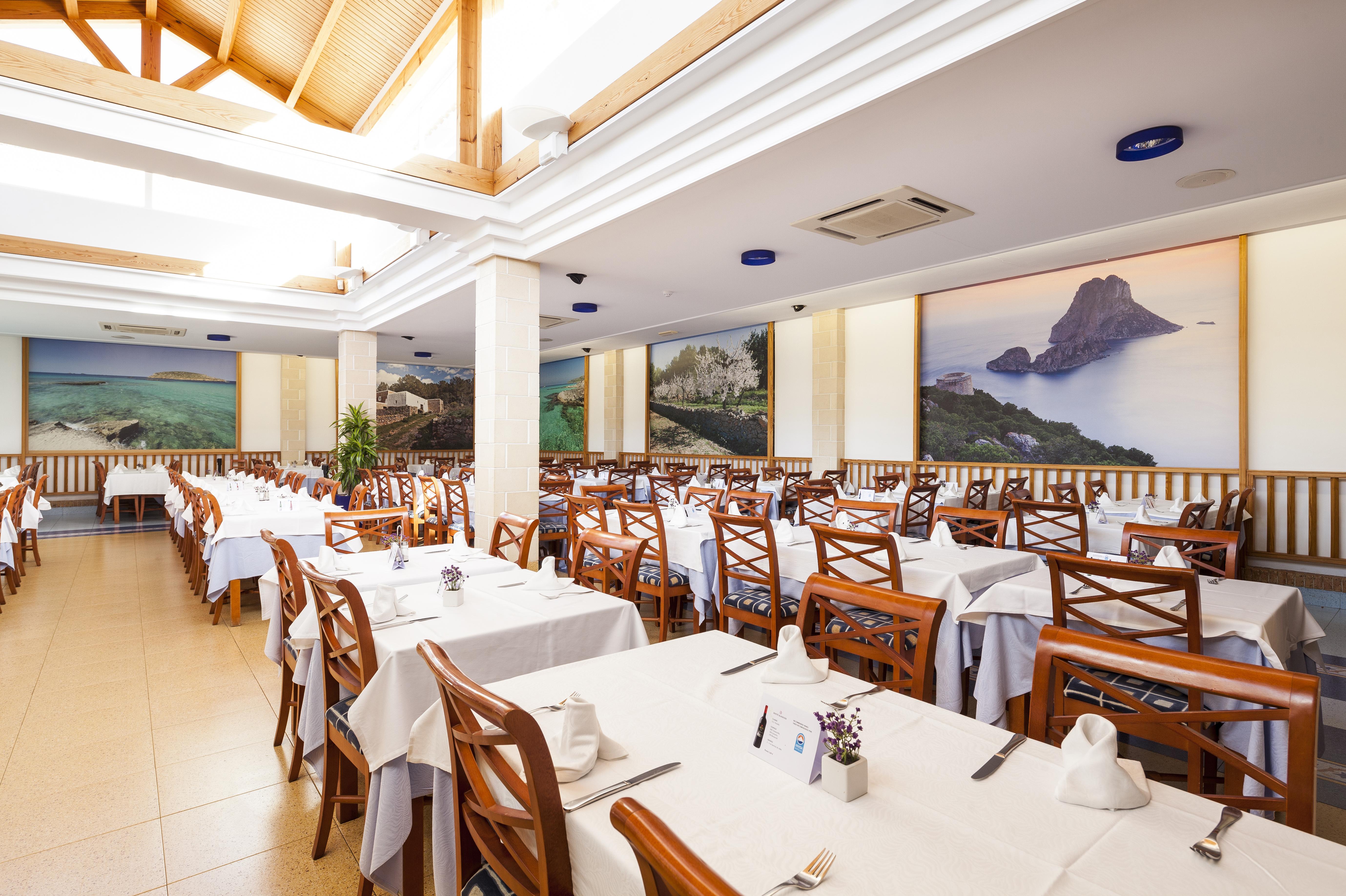 Invisa Hotel Club Cala Blanca Es Figueral Екстер'єр фото