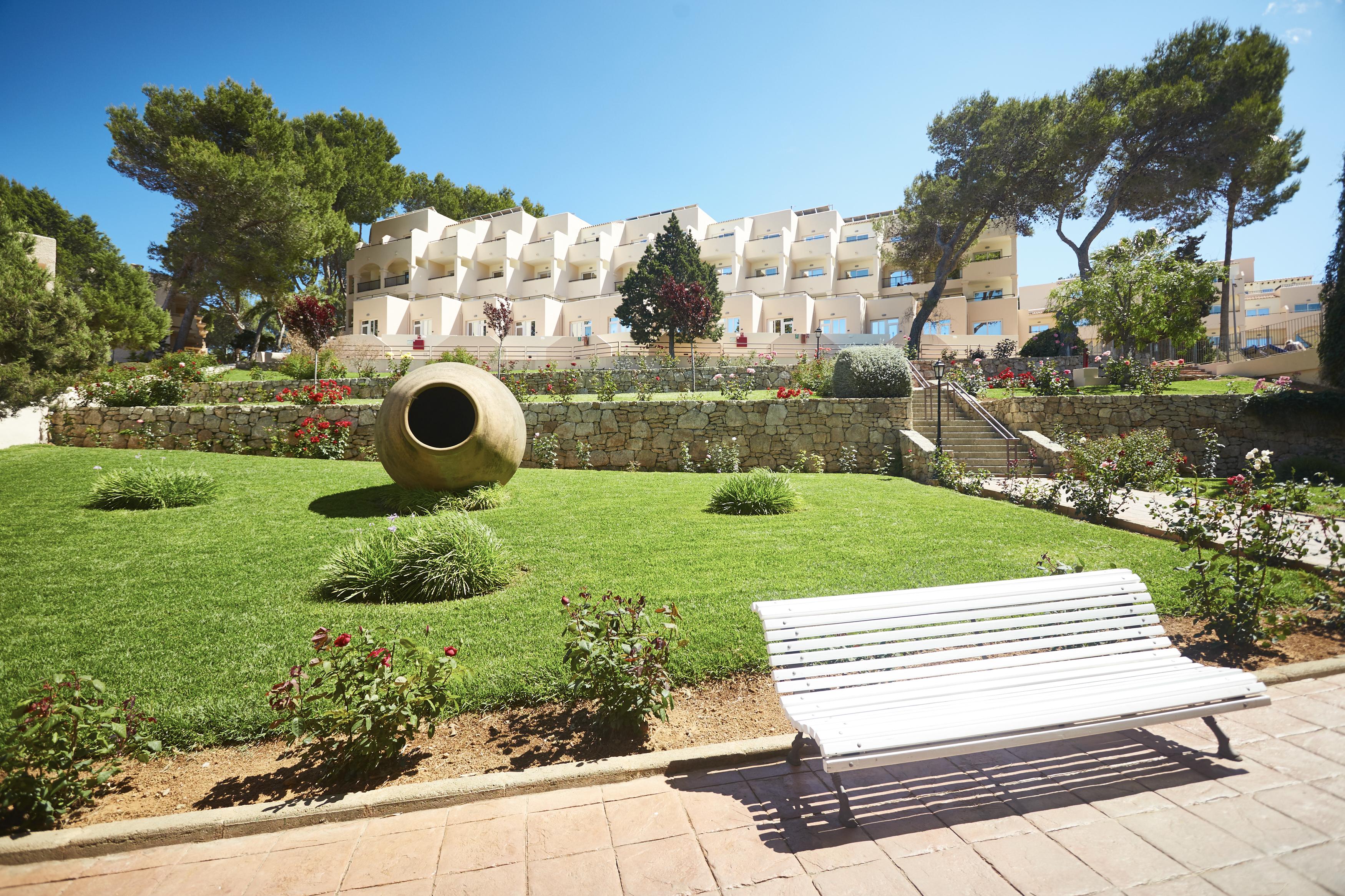 Invisa Hotel Club Cala Blanca Es Figueral Екстер'єр фото