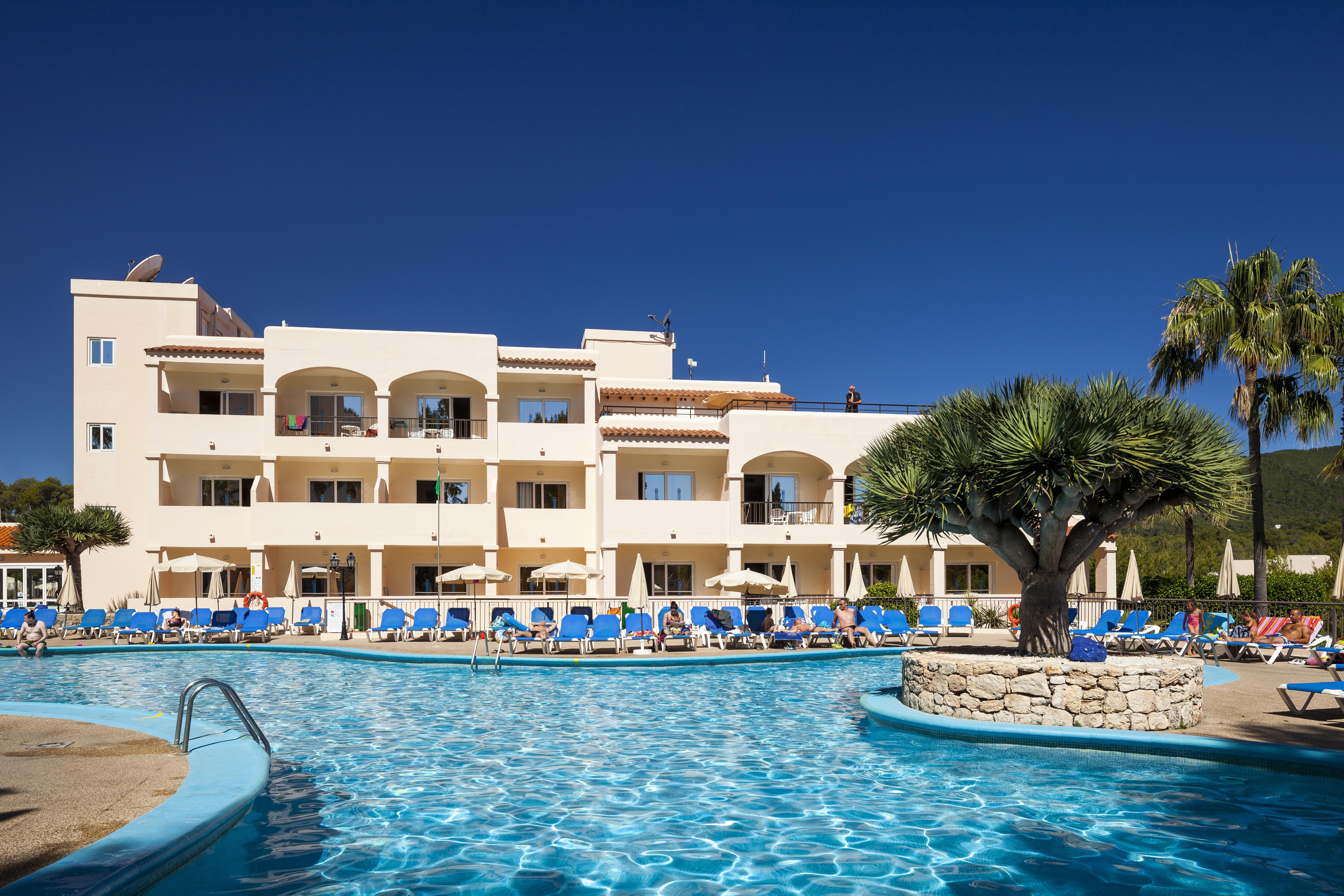 Invisa Hotel Club Cala Blanca Es Figueral Екстер'єр фото