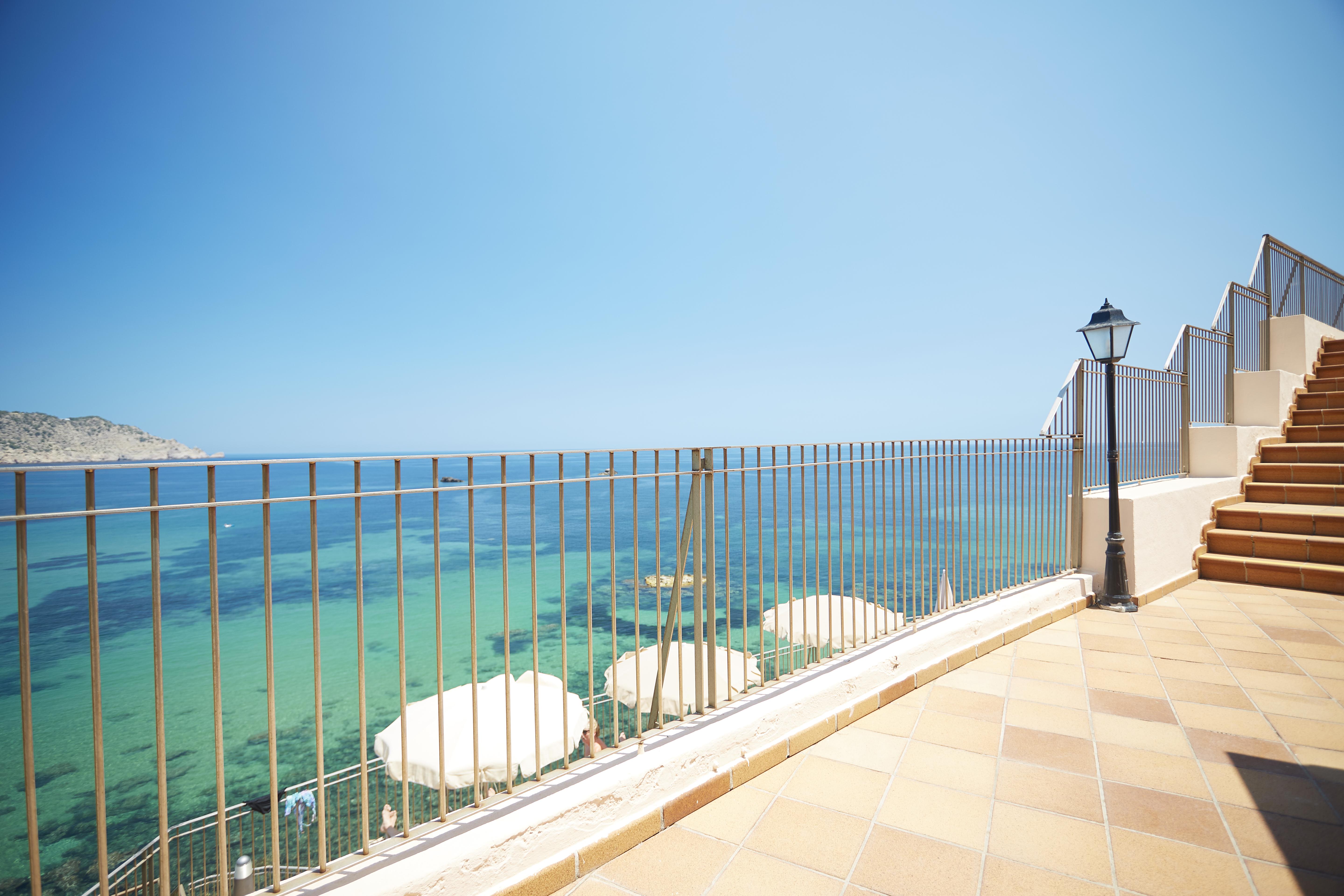 Invisa Hotel Club Cala Blanca Es Figueral Екстер'єр фото