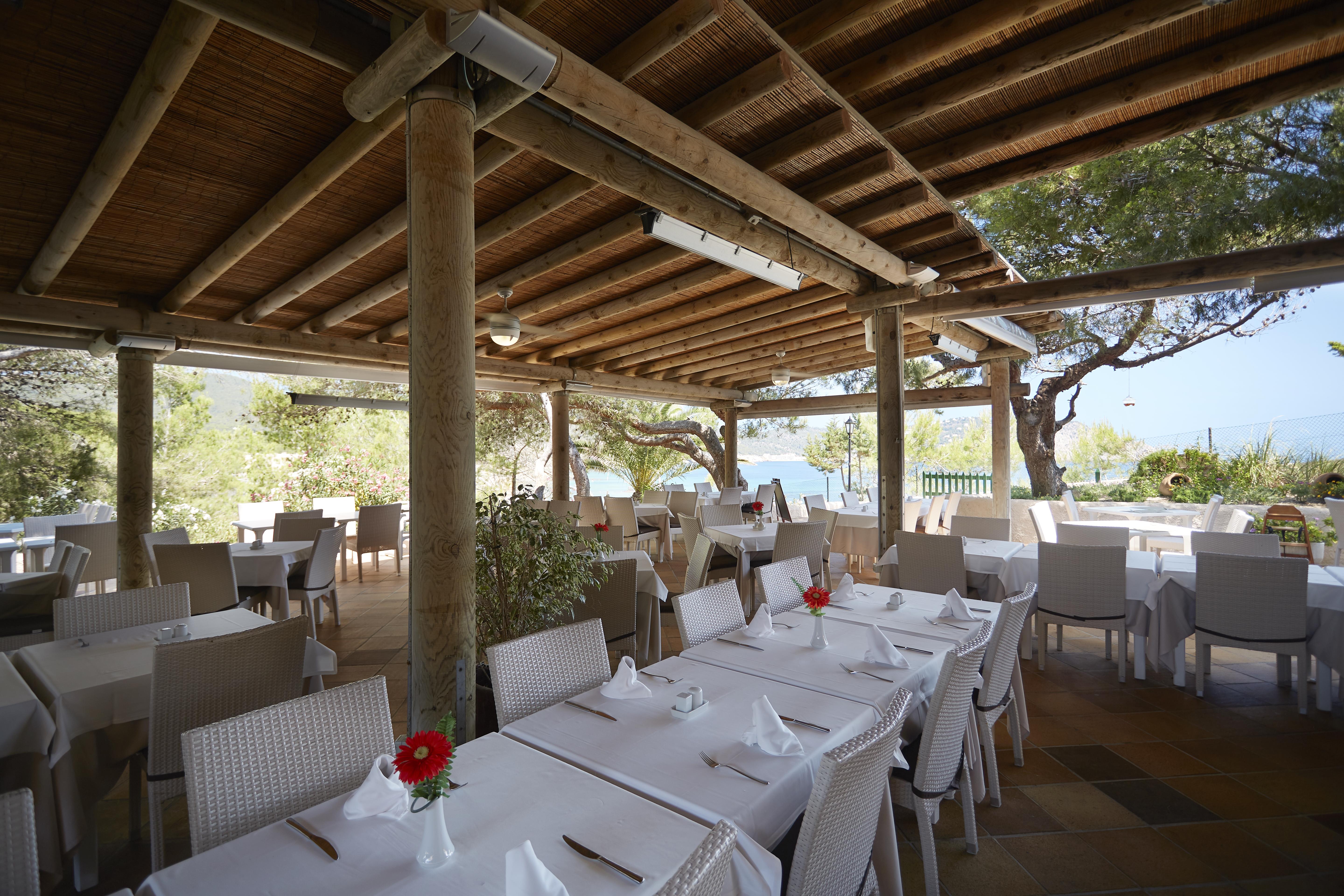 Invisa Hotel Club Cala Blanca Es Figueral Екстер'єр фото