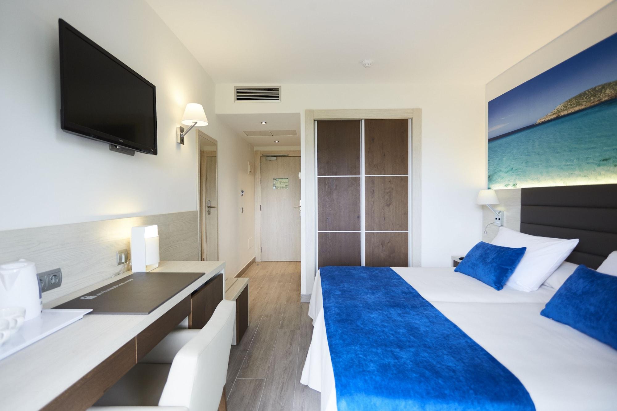 Invisa Hotel Club Cala Blanca Es Figueral Екстер'єр фото