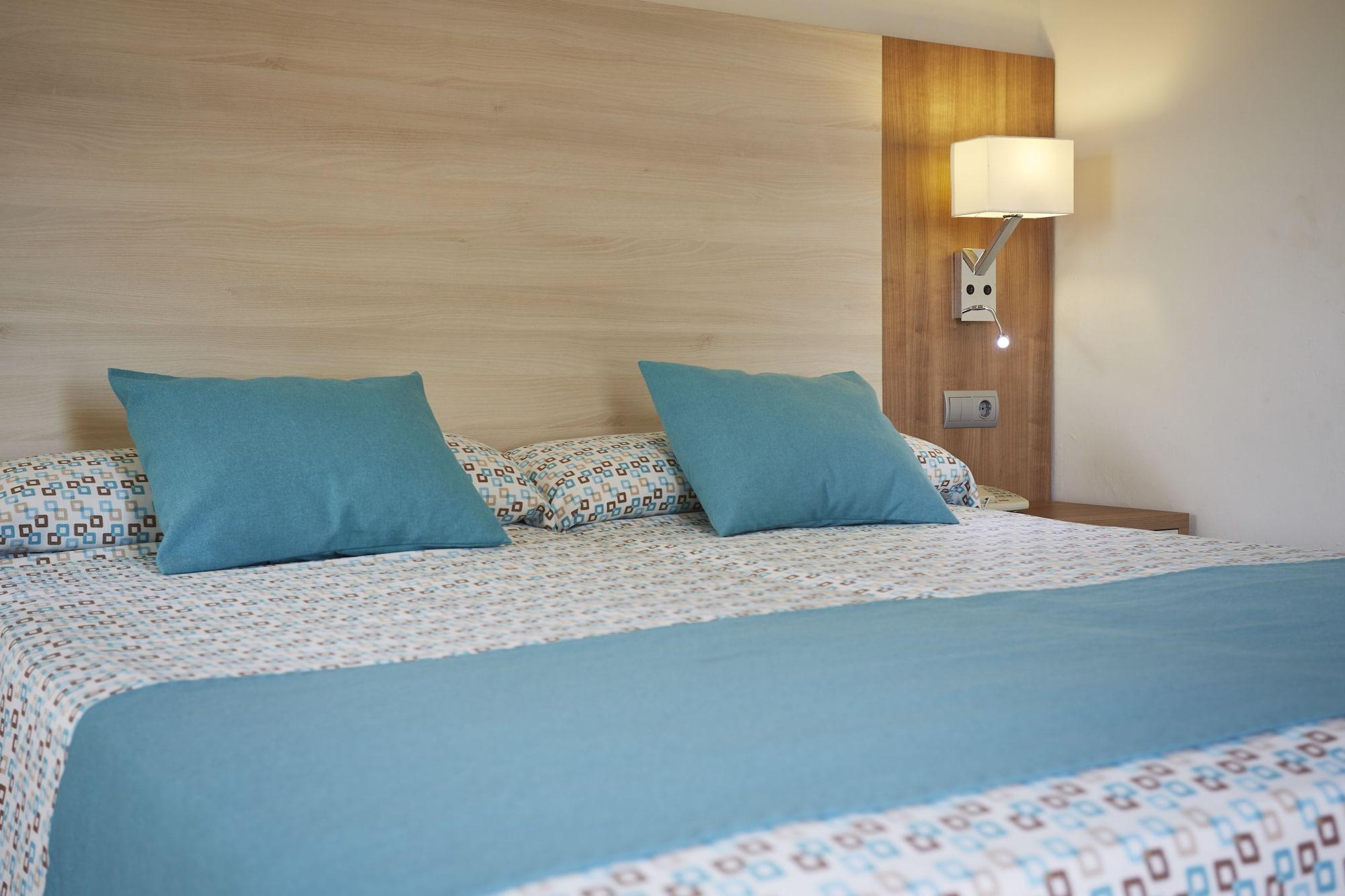 Invisa Hotel Club Cala Blanca Es Figueral Екстер'єр фото