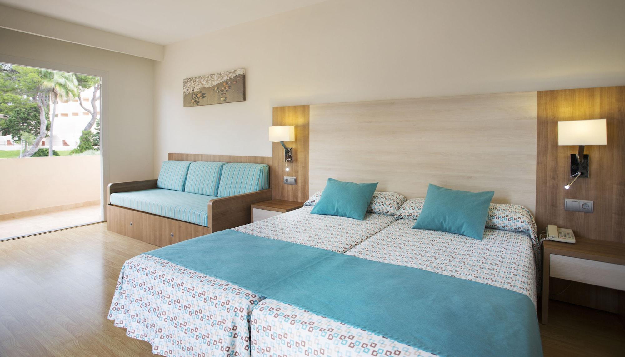 Invisa Hotel Club Cala Blanca Es Figueral Екстер'єр фото