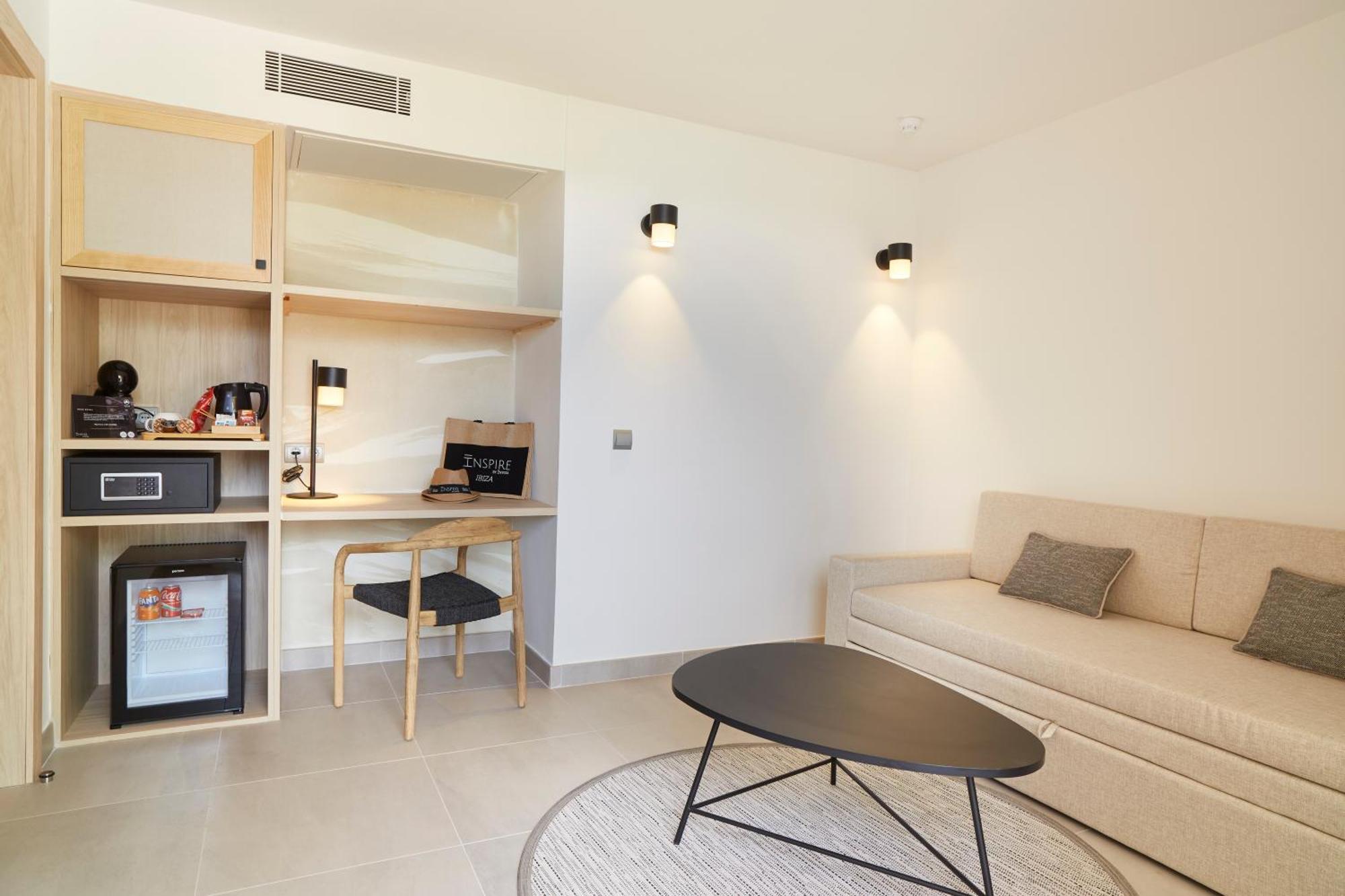 Invisa Hotel Club Cala Blanca Es Figueral Екстер'єр фото