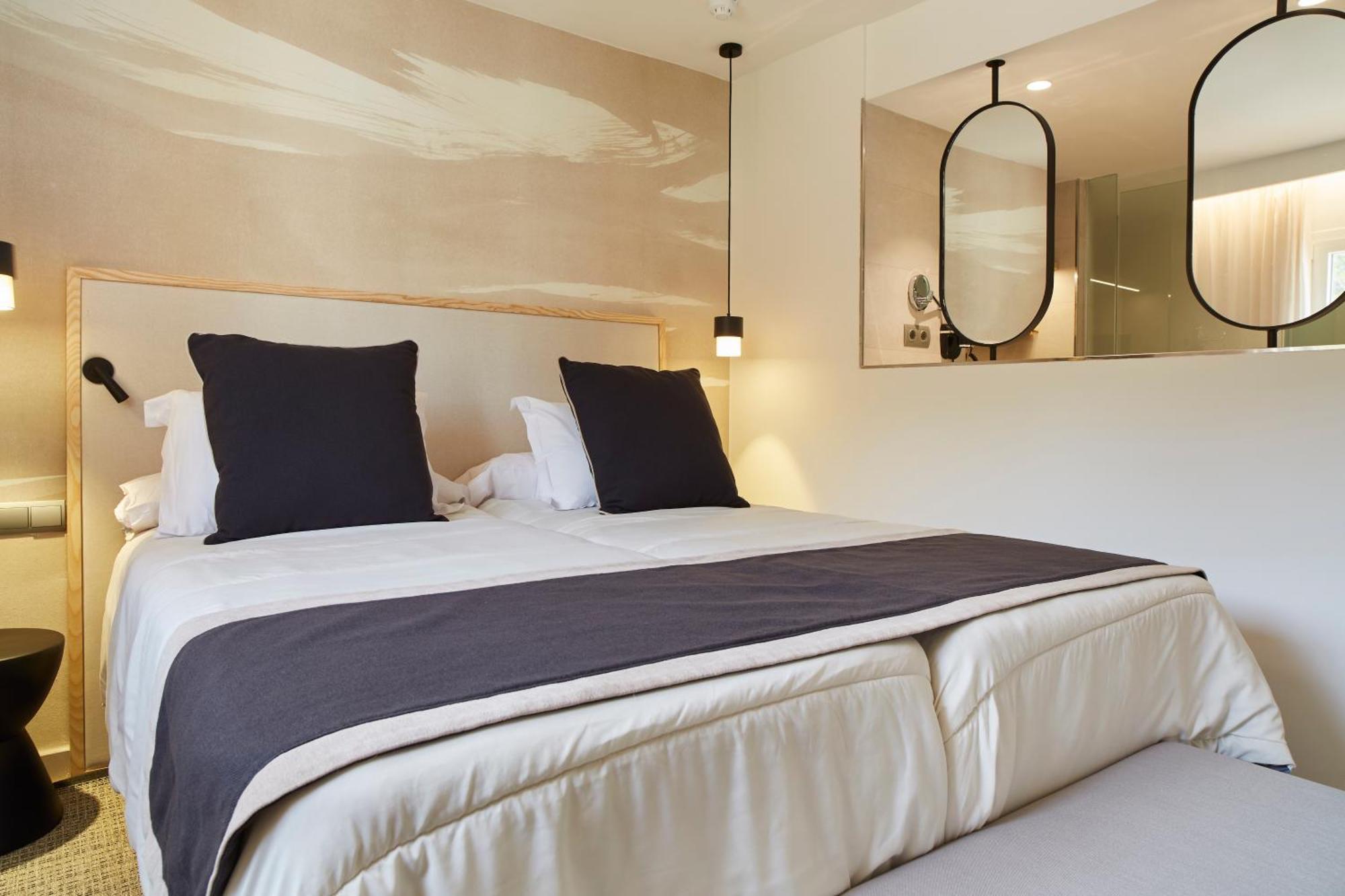 Invisa Hotel Club Cala Blanca Es Figueral Екстер'єр фото