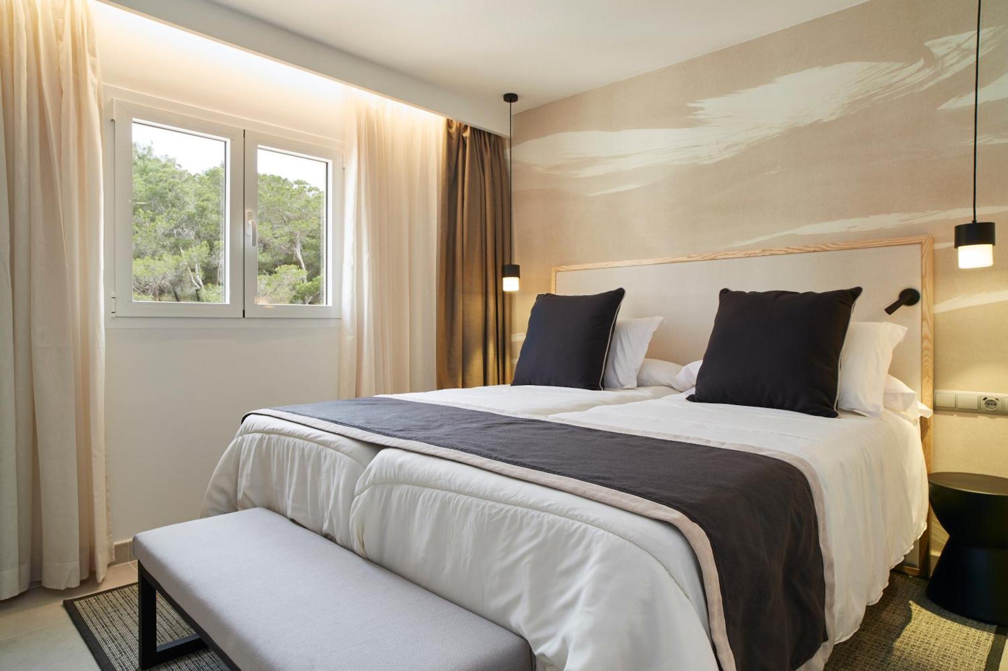 Invisa Hotel Club Cala Blanca Es Figueral Екстер'єр фото