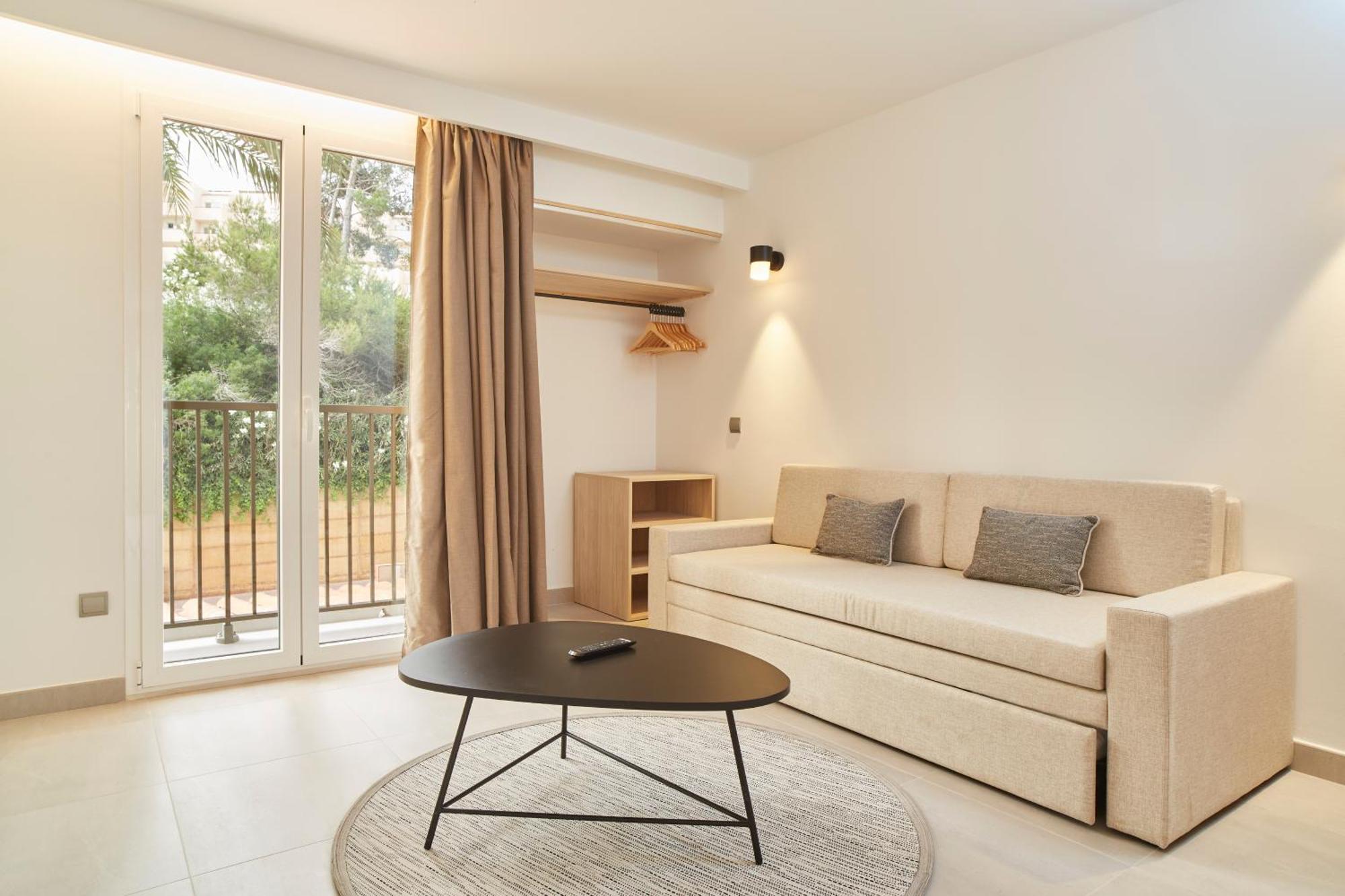 Invisa Hotel Club Cala Blanca Es Figueral Екстер'єр фото