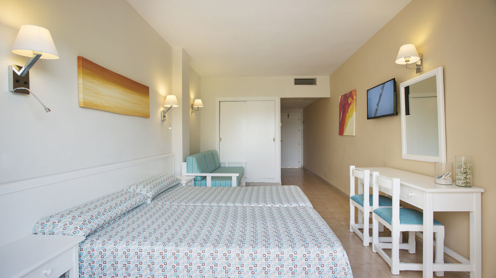 Invisa Hotel Club Cala Blanca Es Figueral Екстер'єр фото