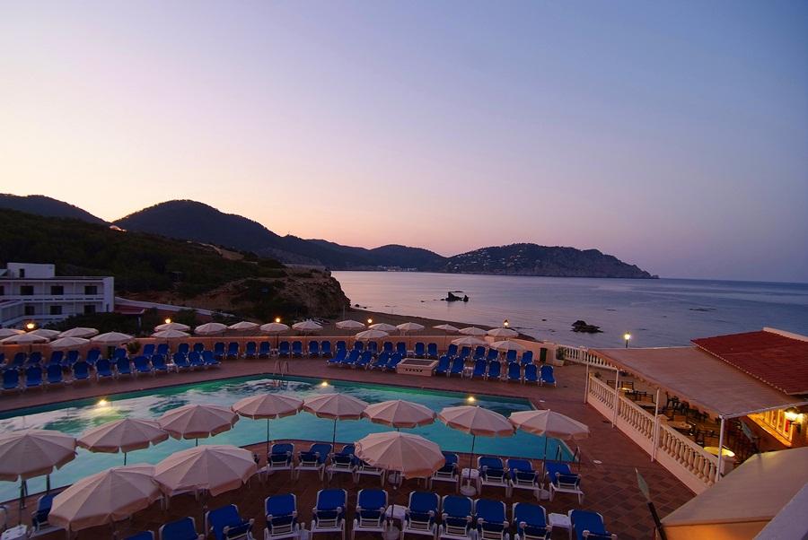 Invisa Hotel Club Cala Blanca Es Figueral Зручності фото